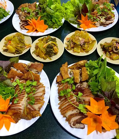 Ăn Gì, Chơi Gì Ở Bảo Lộc: Hướng Dẫn Đầy Đủ Cho Du Khách