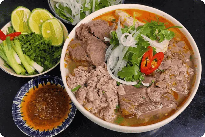 Bún Bò Huế Là Gì? Thành Phần, Cách Thưởng Thức Và Lịch Sử Nguồn Gốc