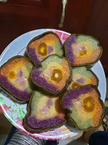 Cách Làm Bánh Tét Ngũ Sắc Cần Thơ Truyền Thống – Nguyên Liệu, Quy Trình Gói & Địa Chỉ Mua Ngon