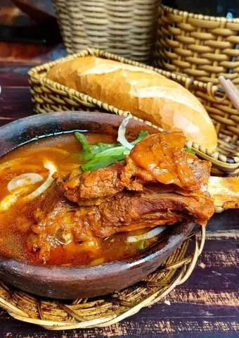 Bò Kho Gánh Ngô Gia Tự – Địa Chỉ, Giờ Mở Cửa, Thực Đơn Và Bí Quyết Thưởng Thức