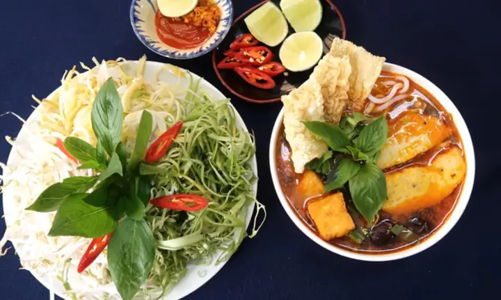 Bún Bò Huế Chay Gần Bạn: Hướng Dẫn Tìm Quán Uy Tín & Đánh Giá