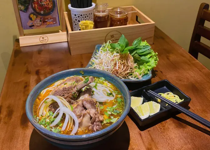 Top 10 Quán Bún Bò Huế Ngon Ở Sài Gòn Mà Dân Địa Phương Không Thể Bỏ Qua