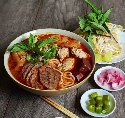 Top 7 Quán Bún Bò Huế Ngon Nhất Tại Huế Mà Mọi Tín Đồ Ẩm Thực Cần Thử