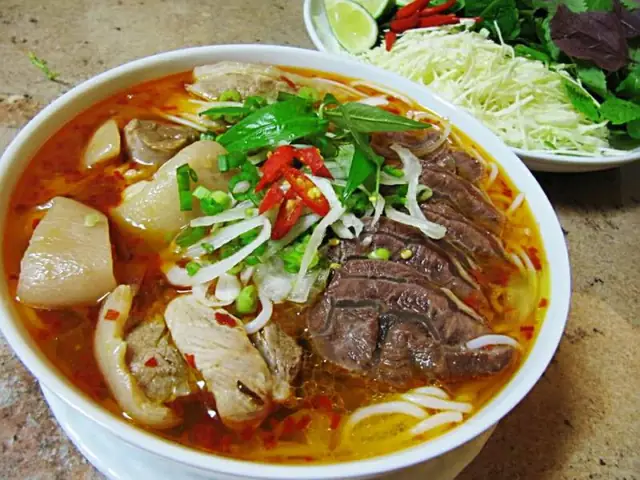 Top 10 Quán Bún Bò Huế Ngon Nhất Đà Lạt: Địa Chỉ, Giá, Món Đặc Trưng & Mẹo Chọn