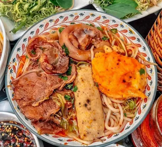 Top 10 Quán Bún Bò Ngon Nhất Quận 1 – Địa Chỉ, Giá Và Mẹo Ăn “nhức Nách”