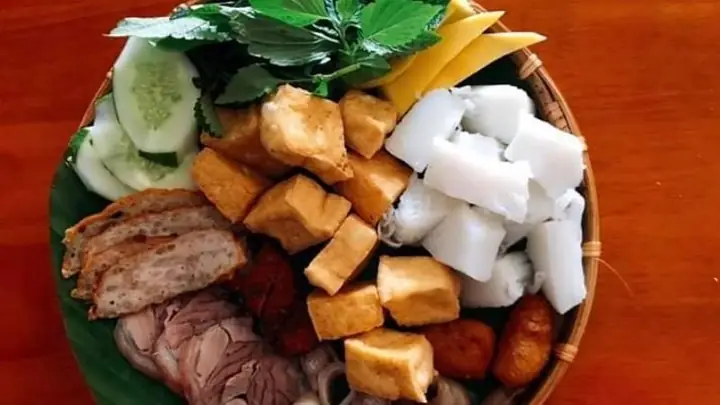 Top 10 Quán Bún Đậu Mắm Tôm Ngon Nhất Quận 7 – Địa Chỉ, Giá & Đánh Giá