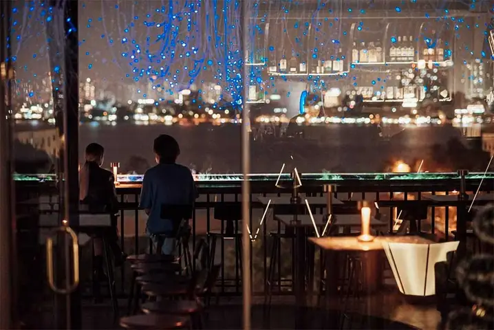 Khám Phá Top 10 Quán Pub Hồ Tây 2026: Địa Chỉ, View & Thức Uống