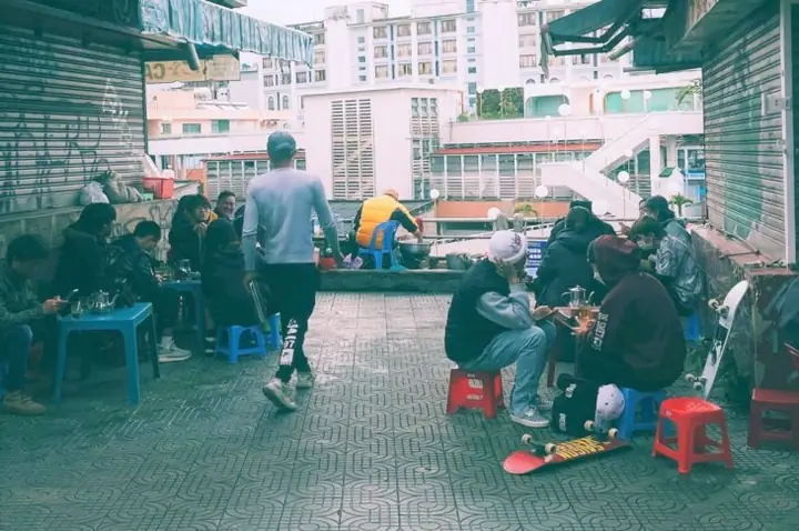 Khám Phá Các Quán Cà Phê Khu Hòa Bình Đà Lạt: Địa Chỉ, Giờ Mở Và Trải Nghiệm Cho Du Khách