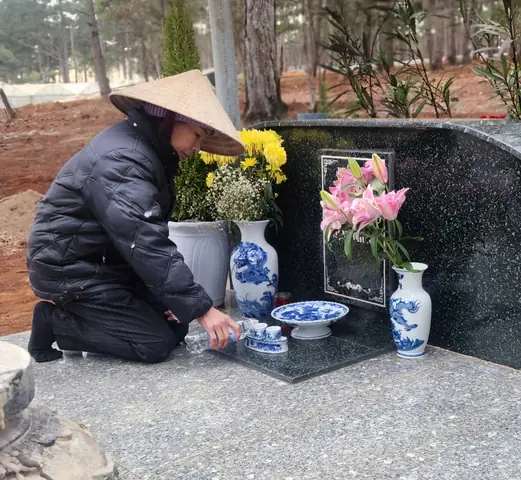 Câu Chuyện Đồi Thông Hai Mộ: Sự Tích Tình Bi Thương Và Sự Thật Lịch Sử