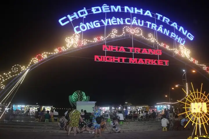 Chợ Đêm Nha Trang Ở Đâu? Địa Chỉ, Giờ Mở Cửa Và Hướng Dẫn Khám Phá