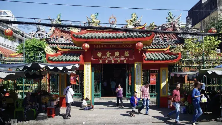Khám Phá Chùa Mẹ Quan Âm Quận 5: Lịch Sử, Giờ Mở Cửa Và Những Điểm Tham Quan Cần Biết
