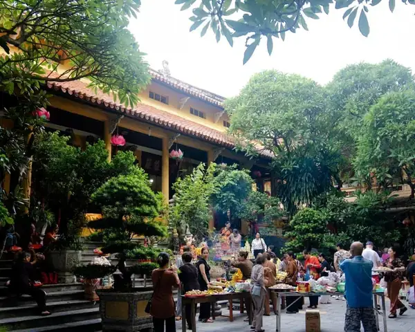 Giờ Mở Cửa Chùa Quán Sứ Hà Nội: Thời Gian Thường Ngày, Ngày Lễ Và Lưu Ý Cho Du Khách