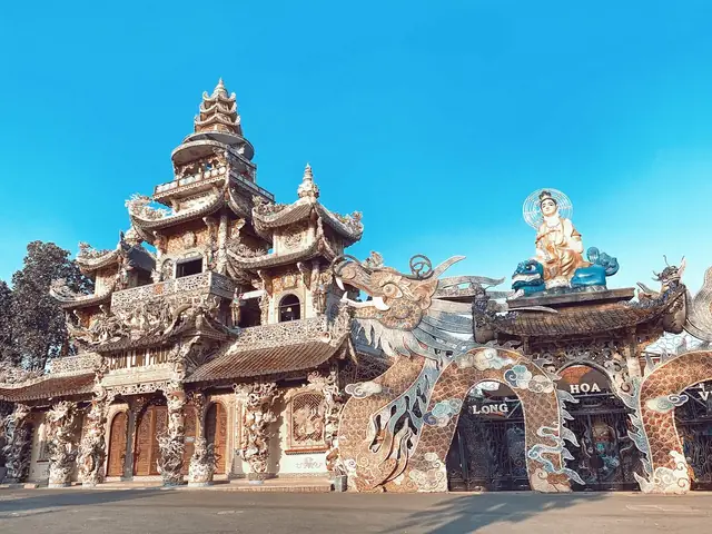 Chùa Ve Chai Đà Lạt Ở Đâu? Địa Chỉ, Giờ Mở Cửa Và Cách Đến Chi Tiết
