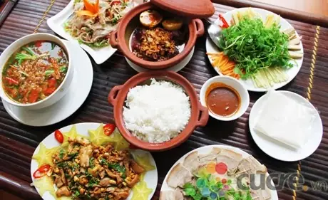 Cơm Niêu Nhà Đỏ Nha Trang: Địa Chỉ, Thực Đơn & Giờ Mở Cửa Chi Tiết