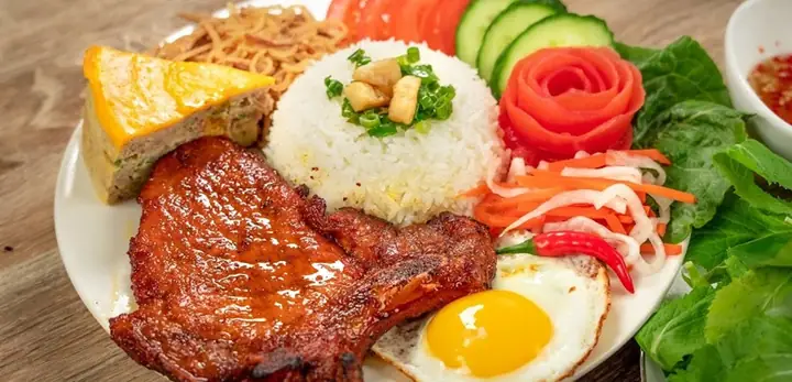 Địa Chỉ, Thực Đơn Và Giá Cả Các Quán Cơm Tấm Nổi Tiếng Trên Đường Cách Mạng Tháng 8