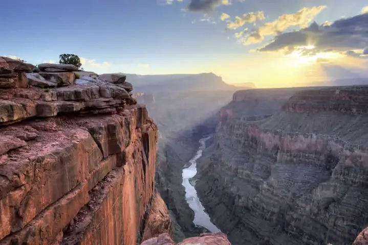 Khám Phá Công Viên Quốc Gia Grand Canyon: Hướng Dẫn Du Lịch Chi Tiết Cho Du Khách
