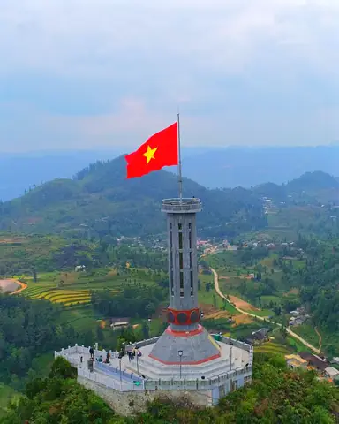 Cột Cờ Lũng Cú Hà Giang: Vị Trí, Lịch Sử Và Hướng Dẫn Du Lịch Chi Tiết