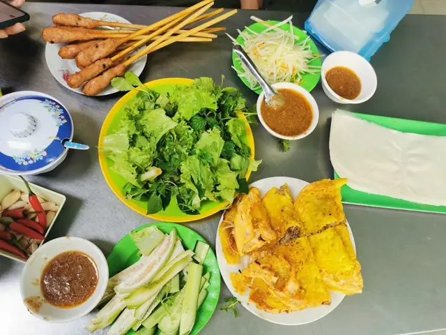 Địa Điểm Ăn Gì Ở Đà Nẵng: Top Quán Ngon, Giá Hợp Lý Cho Du Khách & Người Địa Phương