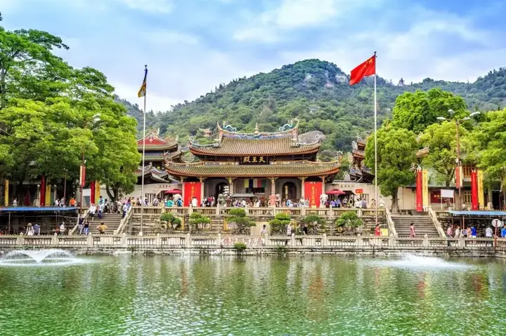 Du Lịch Phúc Kiến Trung Quốc: 15 Điểm Đến Không Thể Bỏ Lỡ Cho Người Yêu Khám Phá