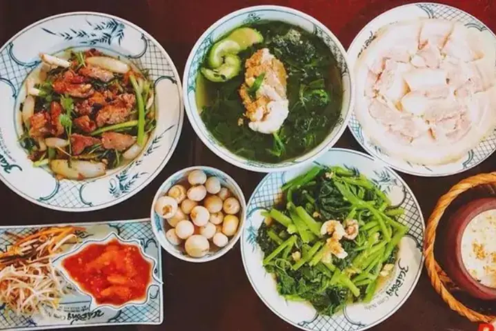 Những Quán Ăn Ngon Gần Cầu Rồng Đà Nẵng Bạn Không Nên Bỏ Lỡ