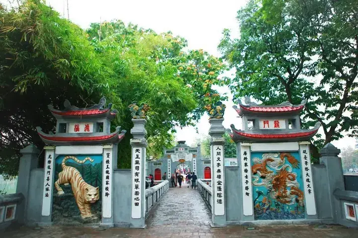 Giá Vé Vào Đền Ngọc Sơn 2026: Mức Phí, Ưu Đãi Và Giờ Mở Cửa