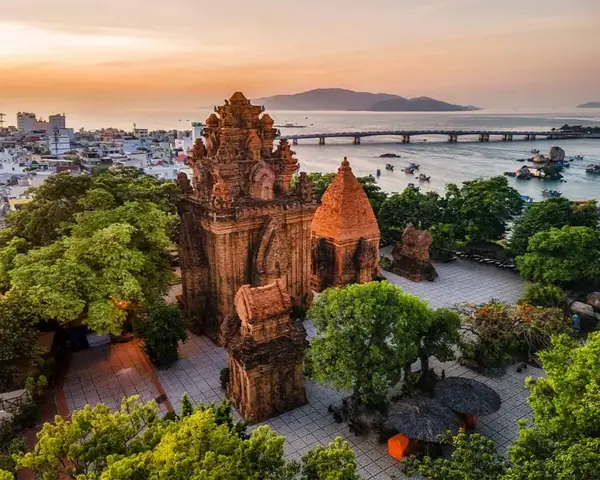Giá Vé Vào Tháp Bà Ponagar 2026: Bảng Giá Chi Tiết, Ưu Đãi Và Giờ Mở Cửa