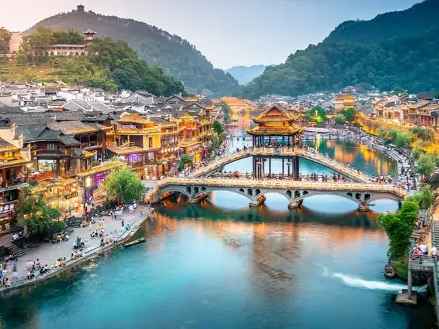 Khám Phá Phượng Hoàng Cổ Trấn: Lịch Sử, Điểm Đến Và Mẹo Du Lịch Cho Người Mới
