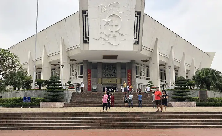 Giới Thiệu Toàn Diện Về Bảo Tàng Hồ Chí Minh: Lịch Sử, Kiến Trúc, Bộ Sưu Tập Và Thông Tin Tham Quan