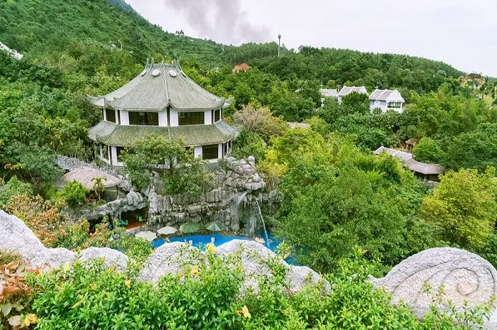 Giới Thiệu Tổng Quan Về Núi Thần Tài – Địa Điểm Du Lịch, Tiện Ích Và Cách Trải Nghiệm