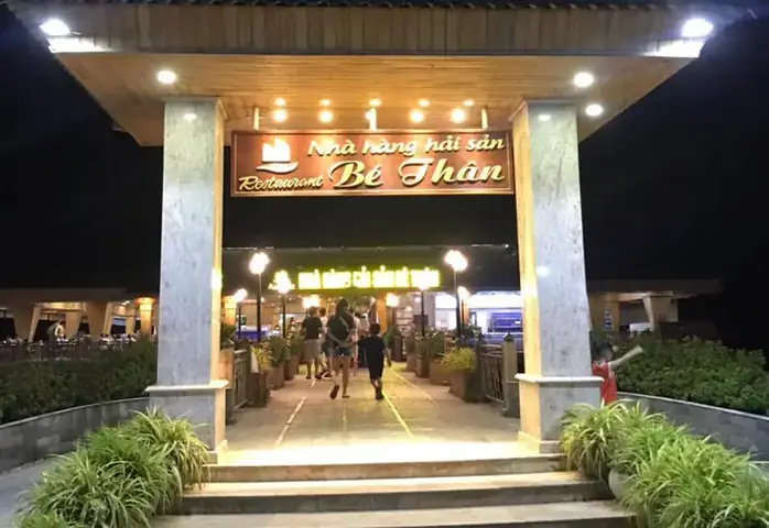 Nhà Hàng Hải Sản Bé Thân Lăng Cô – Địa Chỉ, Thực Đơn, Giá Và Trải Nghiệm