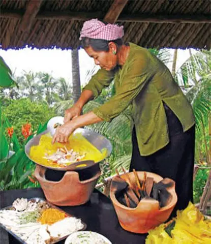 Khám Phá Hệ Thống Bánh Xèo Mười Xiềm Ở Tp.hcm: Địa Chỉ, Thực Đơn, Giá & Lịch Sử
