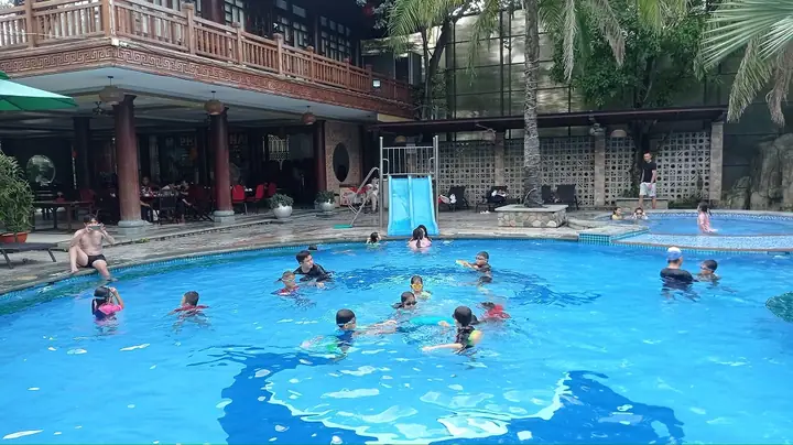 Hồ Bơi Phương Nam Bình Dương: Giờ Mở Cửa, Giá Vé, Dịch Vụ & Hướng Dẫn Đến Nơi