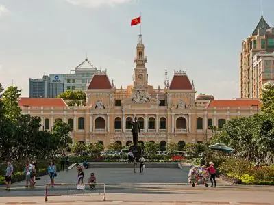 Saigon Square Ở Tp.hcm: Hướng Dẫn Chi Tiết Địa Chỉ, Giờ Mở Cửa Và Mẹo Mua Sắm Cho Du Khách