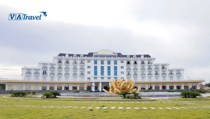 Khám Phá Các Khách Sạn 5 Sao Gần Bãi Biển Trà Cổ – Đánh Giá, Giá Phòng & Cách Đặt