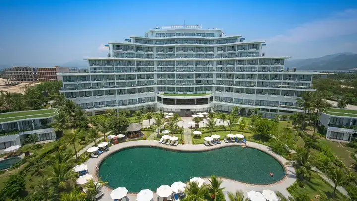 Top Khách Sạn Nổi Tiếng Nha Trang 2026: Danh Sách, Vị Trí, Giá Và Tiện Nghi