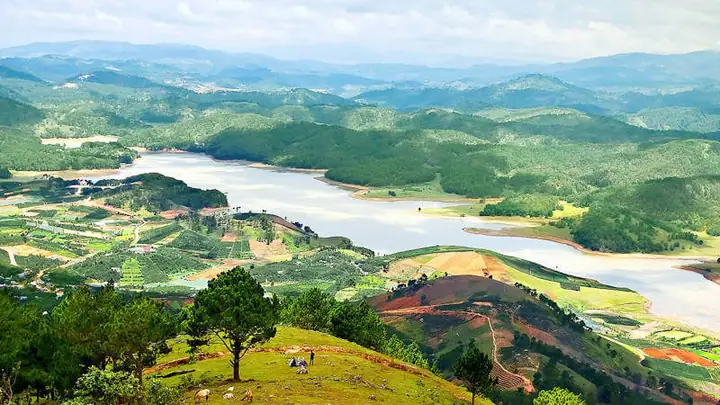 Khi Nào Không Nên Đi Đà Lạt? Những Tháng Cần Tránh Để Tránh Mưa Và Thời Tiết Bất Tiện