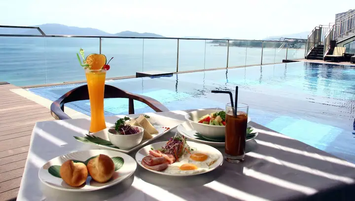 King Town Grand Hotel Nha Trang – Đánh Giá, Tiện Nghi, Giá Phòng & Cách Đặt Phòng