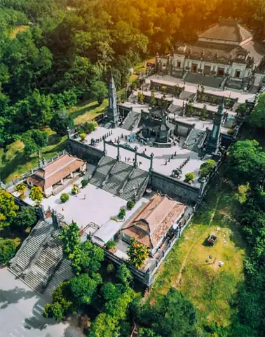 Giờ Mở Cửa Lăng Khải Định Huế: Thời Gian, Mùa Vụ Và Lưu Ý Quan Trọng Cho Du Khách