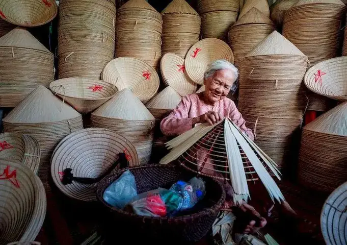 Làng Nghề Nón Lá Tây Hồ: Lịch Sử, Quy Trình Làm Và Hướng Dẫn Du Lịch Cho Người Yêu Văn Hoá Huế