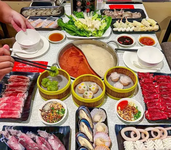 Top 10 Quán Lẩu Băng Chuyền Ngon Nhất Ở Sài Gòn – Địa Chỉ, Giá Và Mẹo Chọn