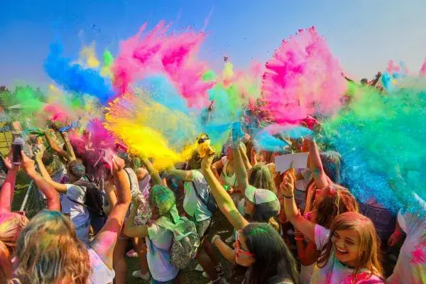 Lễ Hội Sắc Màu Holi Ấn Độ: Ý Nghĩa, Thời Gian, Cách Tham Gia Và Trải Nghiệm Du Lịch