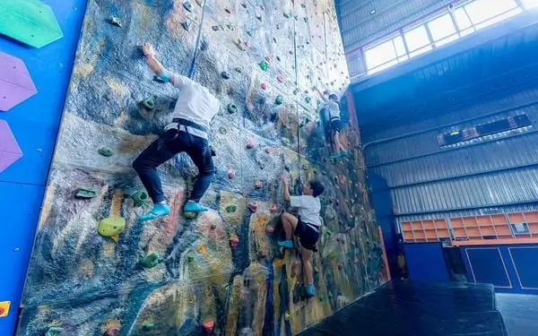 Địa Điểm Leo Núi Nhân Tạo Quận 7: Hướng Dẫn Chi Tiết Cho Gia Đình Và Người Trẻ