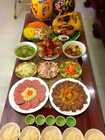 Mâm Cơm Cúng Chiều 30 Tết Gồm Những Gì? Hướng Dẫn Chuẩn Bị Đúng Phong Tục Cổ Truyền