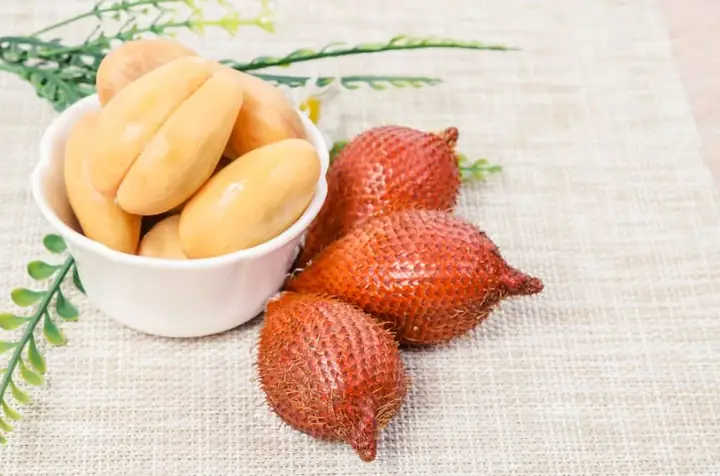 Cách Ăn Mây Thái Ngon Đúng Chuẩn: Hướng Dẫn Bóc Vỏ, Kết Hợp Muối Ớt Và Các Món Biến Tấu