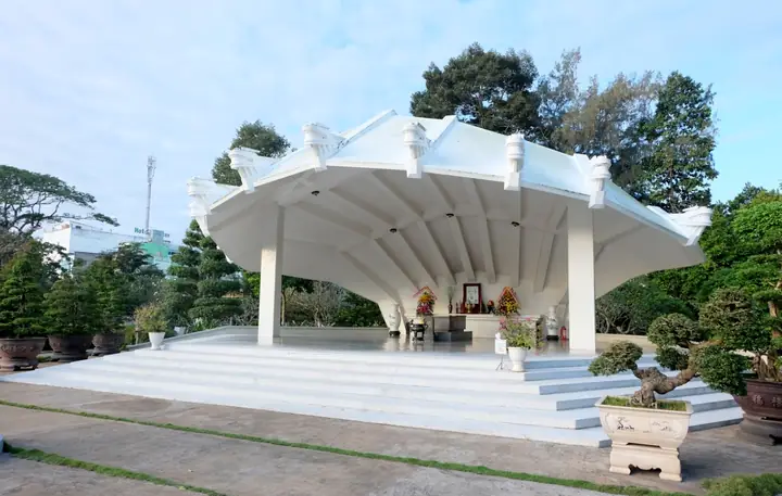 Mộ Nguyễn Sinh Sắc Ở Đâu? Địa Chỉ, Giờ Mở Cửa Và Cách Đến