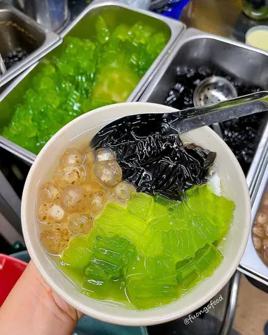 Top 10 Món Ăn Đường Phố Sài Gòn Không Thể Bỏ Qua