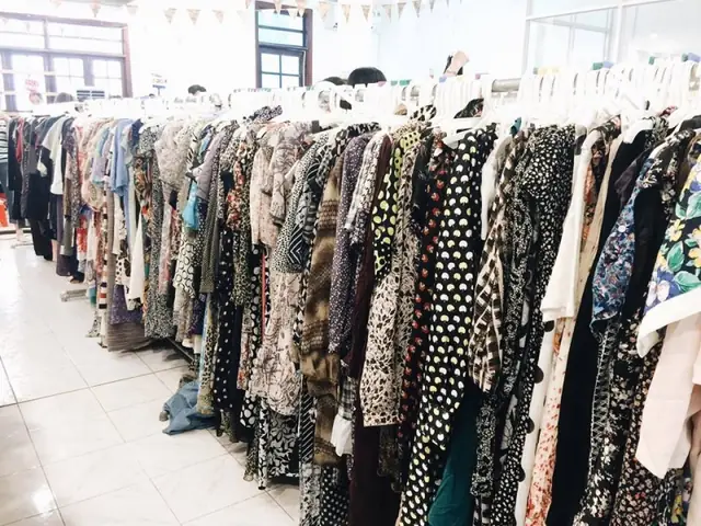 Địa Chỉ Mua Quần Áo Sỉ Ở Tp.hcm: Top Chợ Và Shop Bán Sầm Uất Nhất