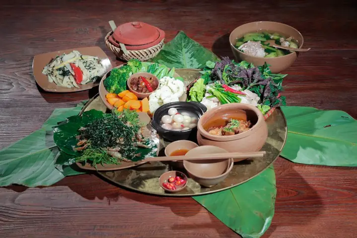 Khám Phá Nhà Hàng Làng Nương Yên Tử: Menu Cơm Quê, Buffet, Giờ Mở Cửa Và Cách Đặt Chỗ