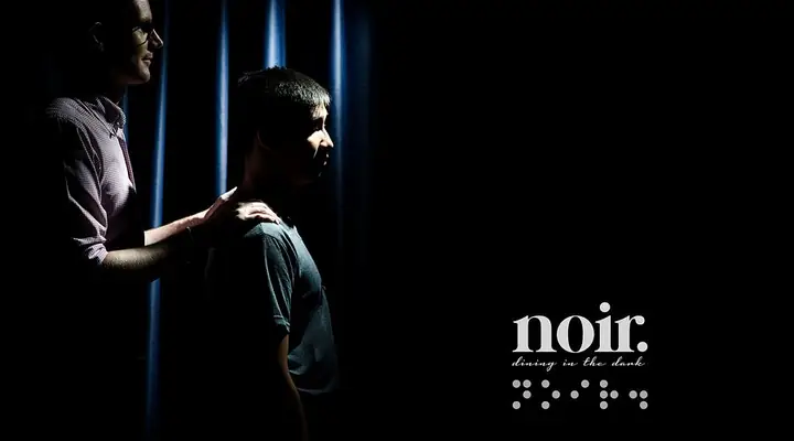Trải Nghiệm Dining In The Dark Tại Nhà Hàng Noir – Địa Chỉ, Giờ Mở, Giá Vé Và Cách Đặt Chỗ