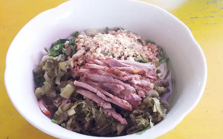 Phở Chua Bắc Hà – Đặc Sản Lào Cai: Thành Phần, Cách Thưởng Thức Và Địa Điểm Ăn Ngon Nhất